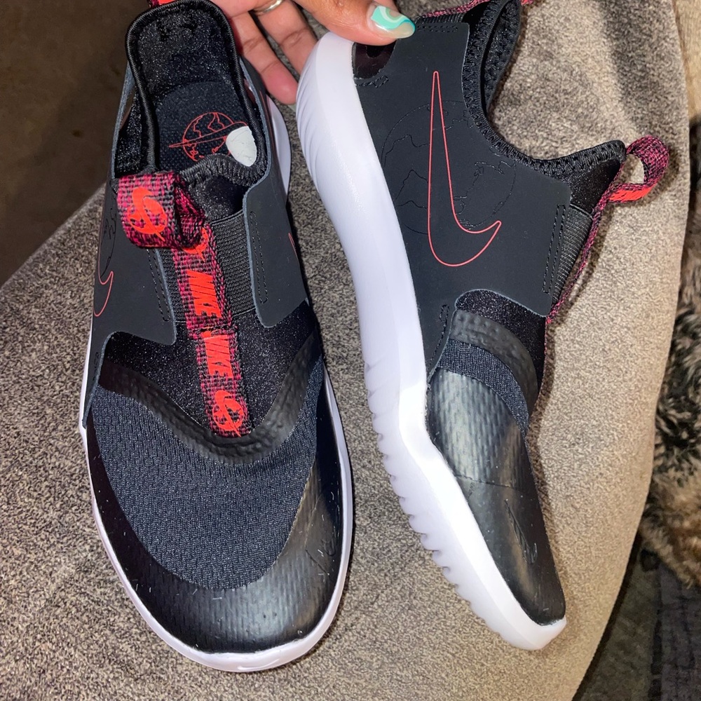 Kids Nike Flex runner! Never worn!